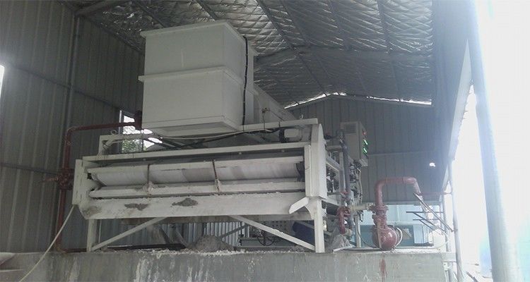 Equipo de tratamiento de aguas residuales Prensa de filtro de cinta continua para la separación de líquidos sólidos